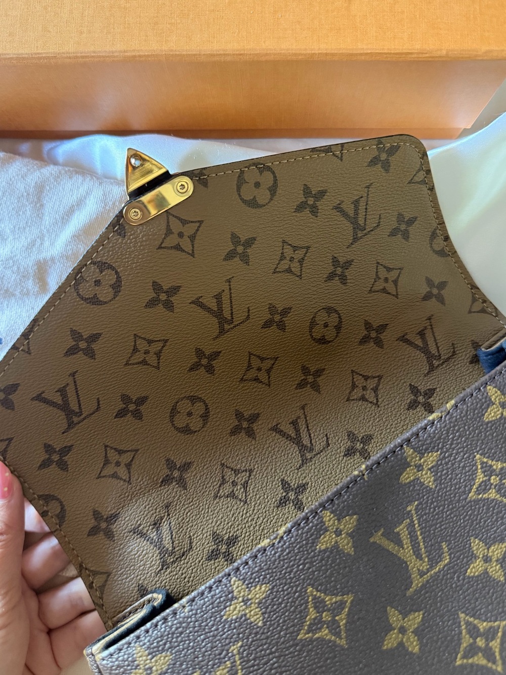Authentic LV Pochette Métis Monogram Reverse - Picture 7 of 14